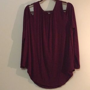 Cold shoulder tee